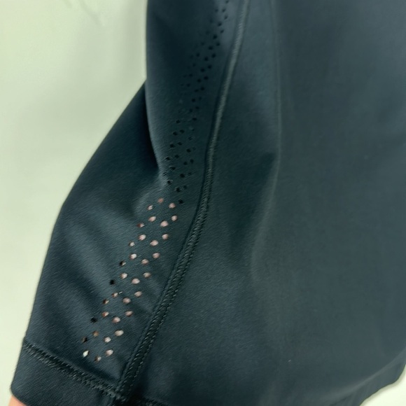 Lululemon Black Hit It Laser Cut Built in Bra Tank Top 6 - Picture 4 of 9